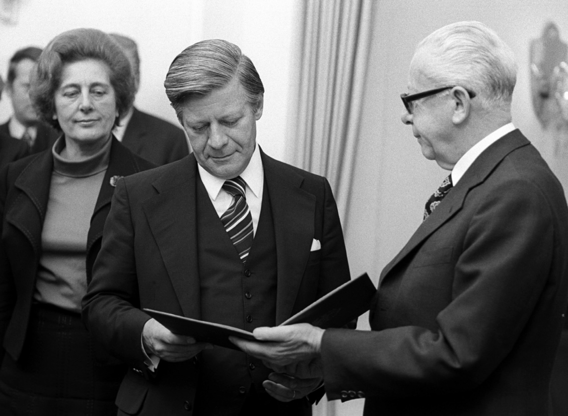 German Federal President Gustav Heinemann presents Helmut Schmidt with the letter of appointment as German Chancellor in 1974. What are the duties of the German Federal President?